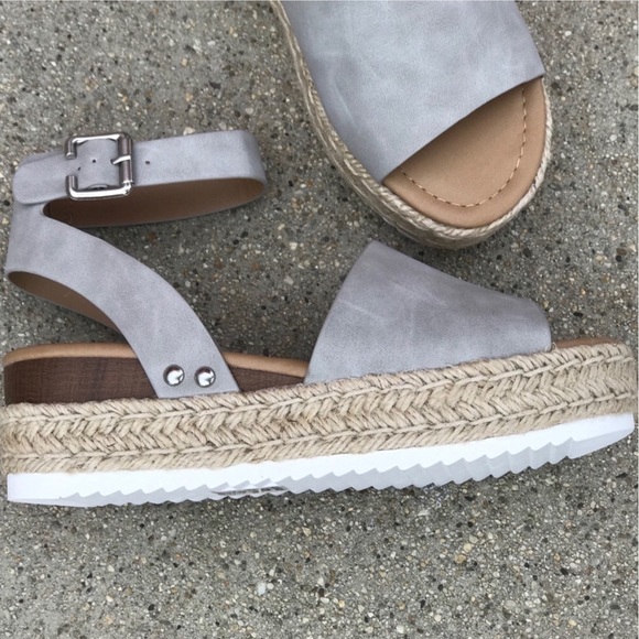 Soda Topic Gray Espadrille Stud Flatform Sandal - Picture 8 of 9